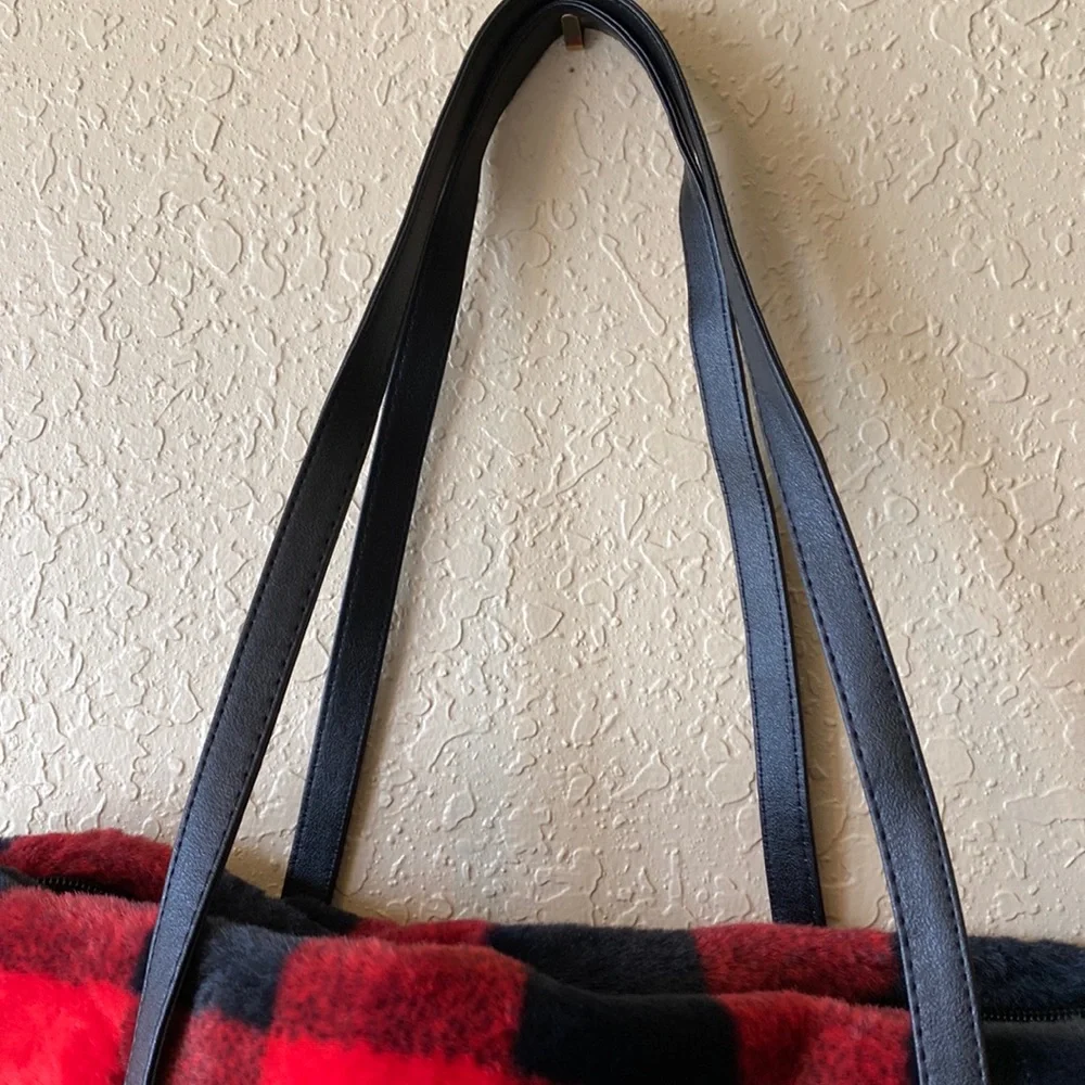Faux Fur Black and Red Buffalo Plaid Zipper Tote Bag - Picture 8 of 13